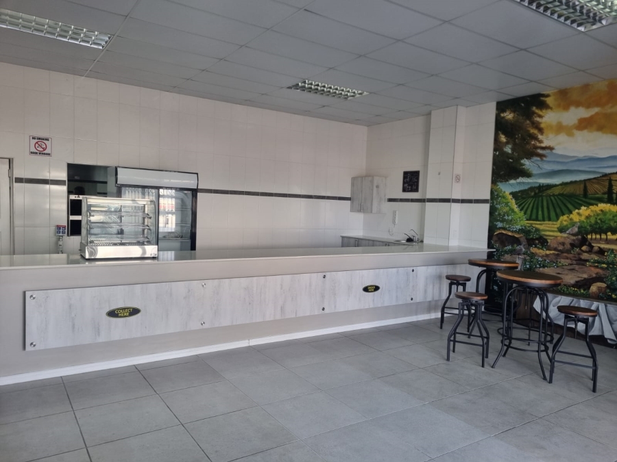 To Let Commercial Property for Rent in Voorbaai Western Cape